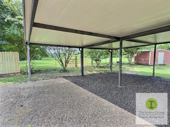 Building Photo - 3 Bed, 2 Full Bath - Country Charm with Modern Updates Near Prattville and Maxwell AFB