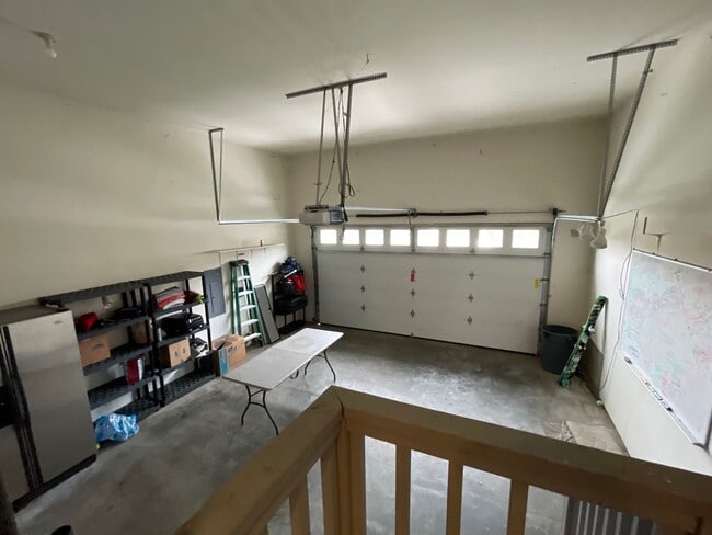 Building Photo - AVAILABLE NOW: Spacious 4 bdrm, 3 bath home in Cedar Ridge Development!