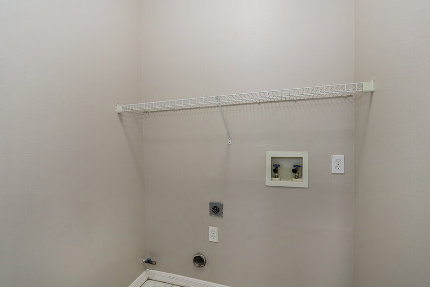 Building Photo - 18003 Misty Blue Ln