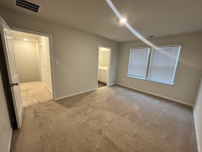 Building Photo - Camden Townhouse