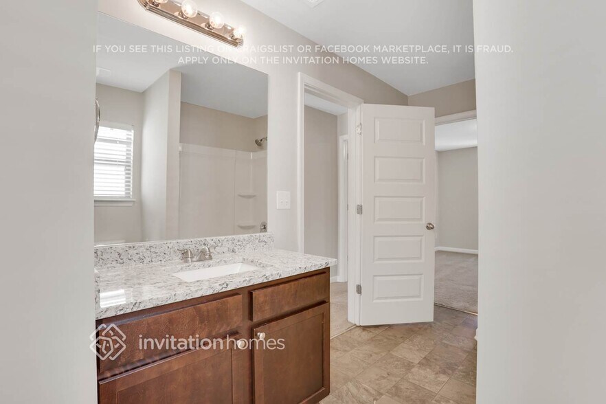 Building Photo - 605 Emporia Loop