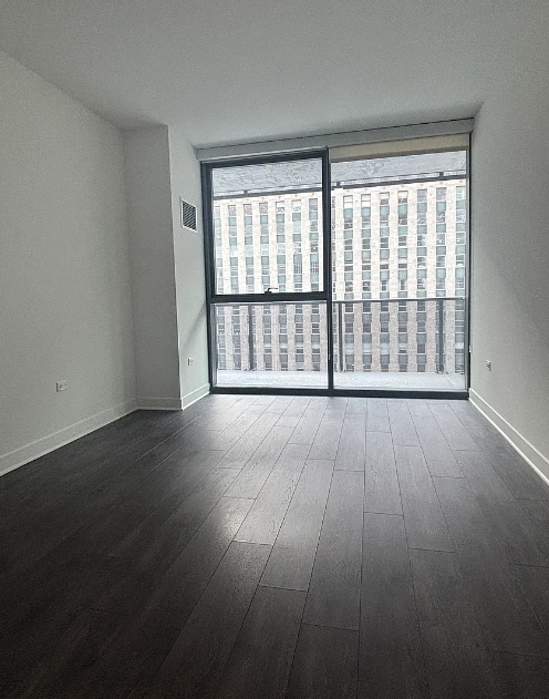 Building Photo - 225 W Hubbard St