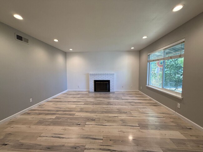 Building Photo - Remodeled, Fresh and Clean 3 Bedroom 2 Bath Home in North San Jose
