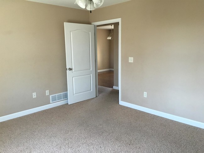 Building Photo - 123 Mesa Dr