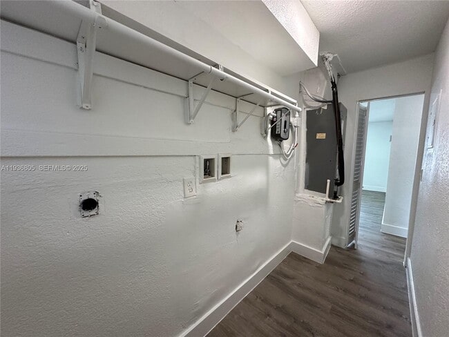 Building Photo - 116 NW 2nd Ave