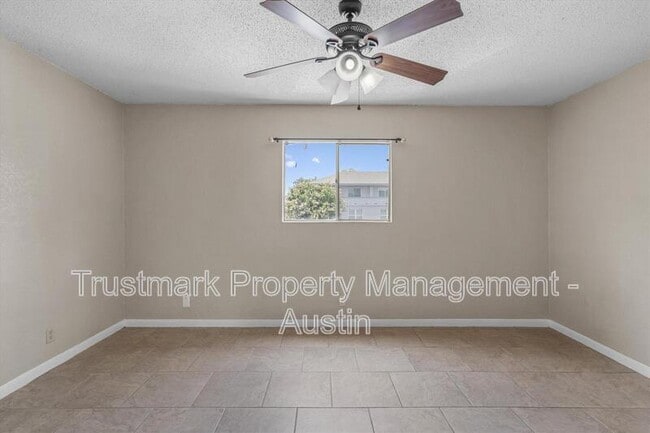 Building Photo - 2600 Penny Ln