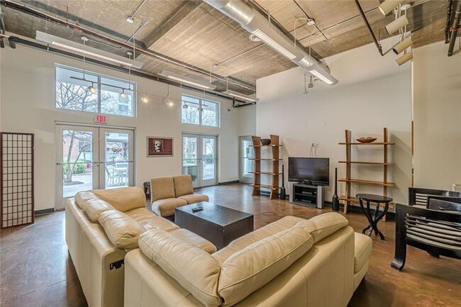 Building Photo - 620 Glen Iris Dr NE