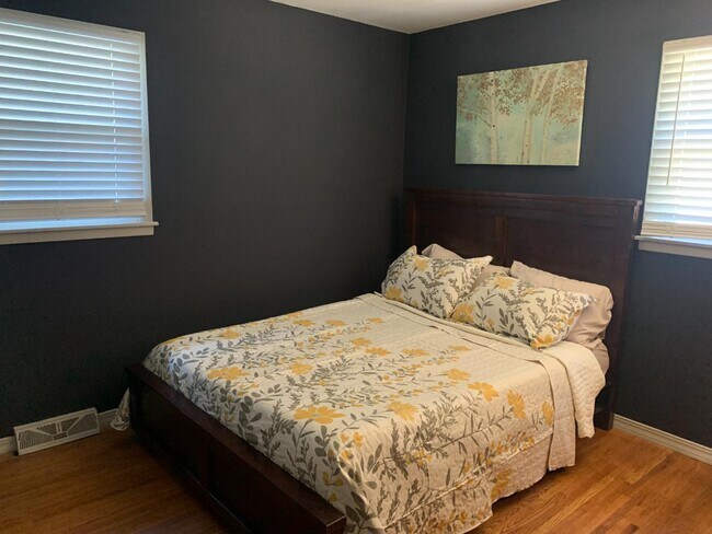 Building Photo - 2709 Highland Dr