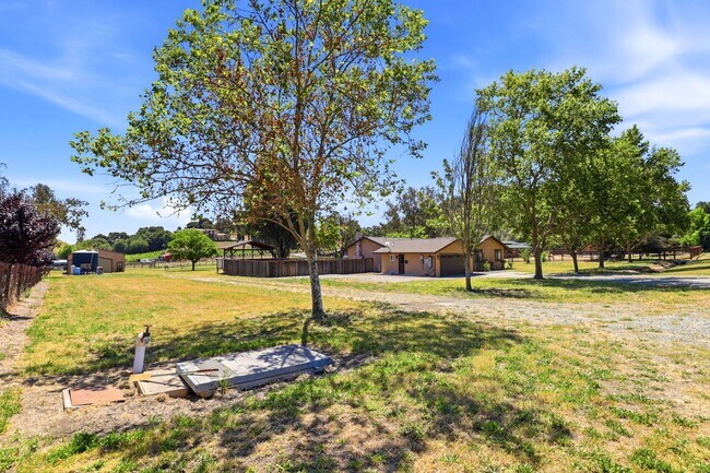 Building Photo - $5495 - Ranch-style home with acreage in West Gilroy's quiet countryside
