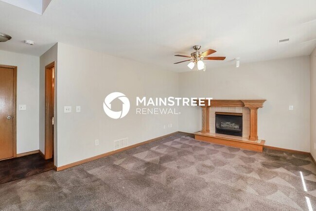 Building Photo - 4 Bedroom Pet-Friendly Home in Lee's Summit, MO with Main Street Renewal