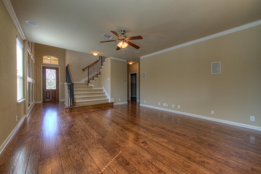 Building Photo - 405 S Meadowlark St