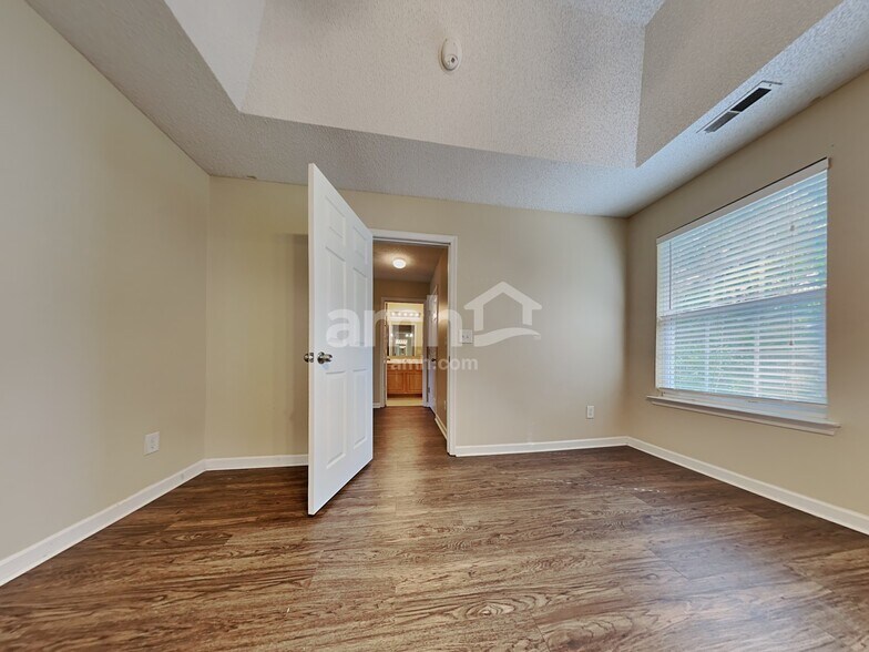 Building Photo - 149 Trickle Dr