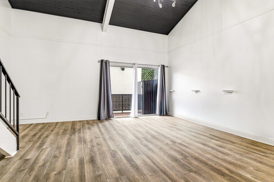 Building Photo - 5460 White Oak Ave