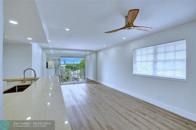 Building Photo - 1407 NE 56th St