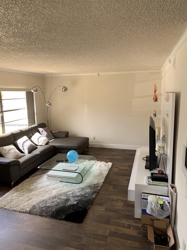 Building Photo - 11 Madrid Ln