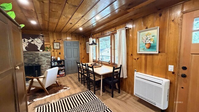 Building Photo - 53685 Country Club Dr