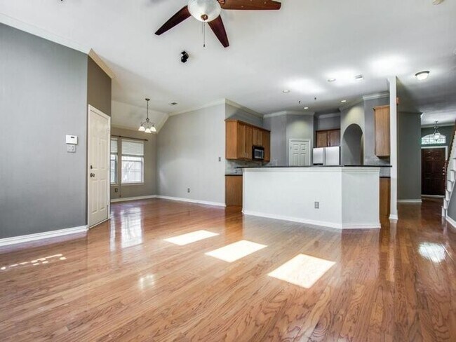 Building Photo - Gorgeous 1.5 story home with media equipment