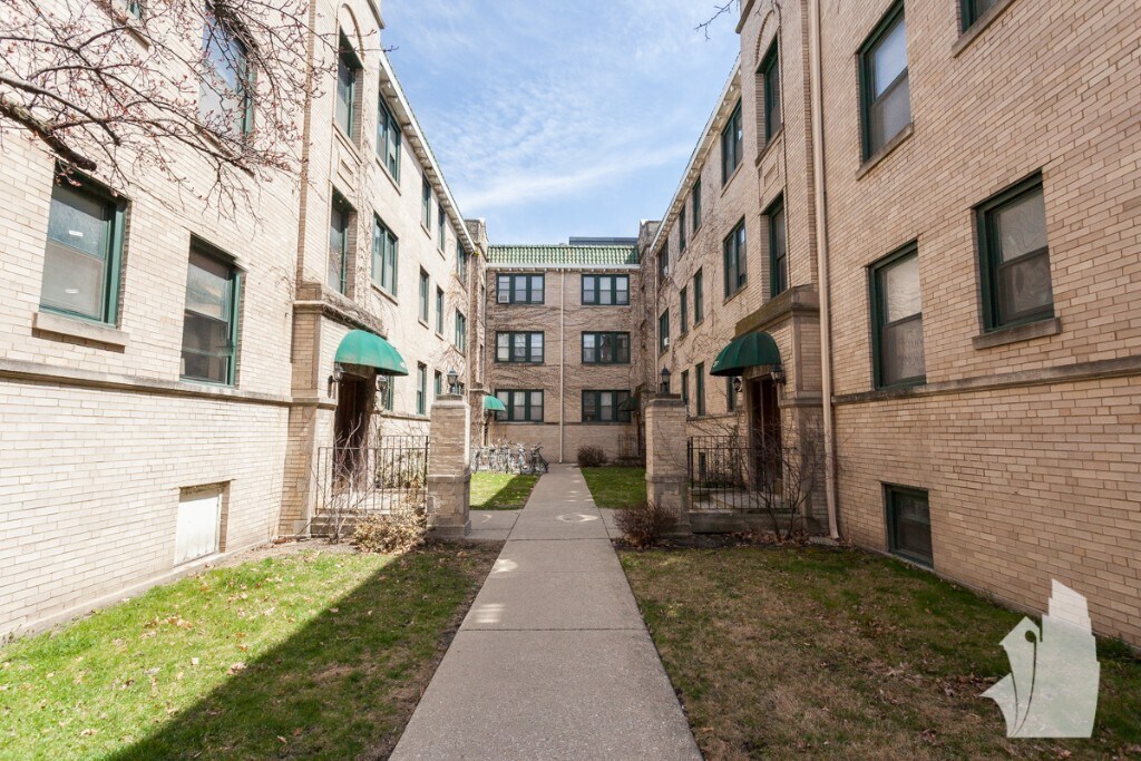 Building Photo - 4841 N Wolcott Ave
