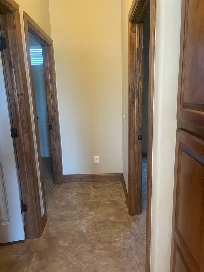 Building Photo - Fully Furnished Three Bedroom, Two Bathroo...