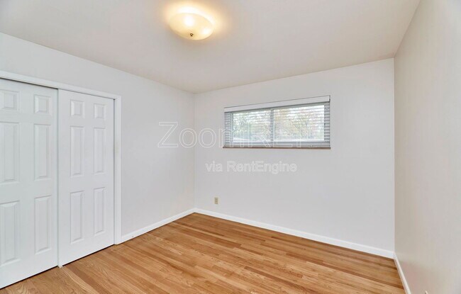 Building Photo - 9210 Medallion Ct