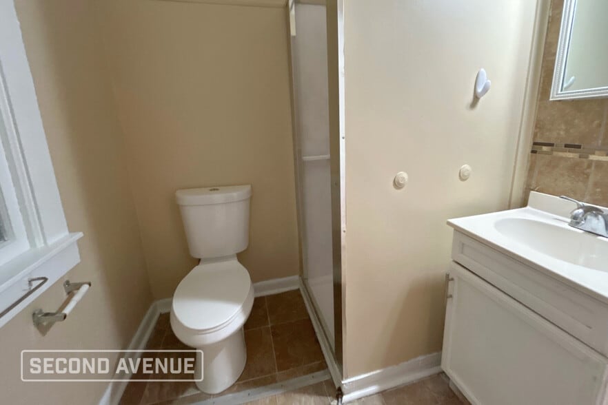 Building Photo - 208 S Thomas Ave