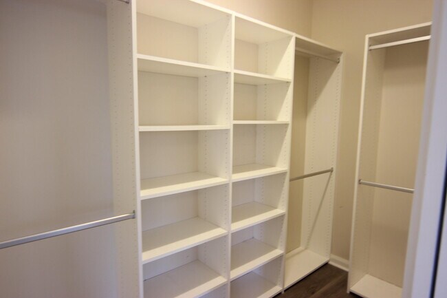 Building Photo - 1165 Islamorada Dr