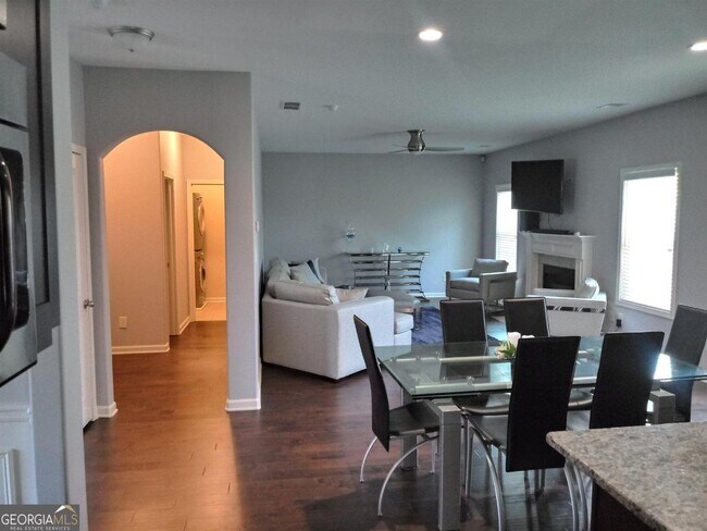 Building Photo - 201 Cliffhaven Cir