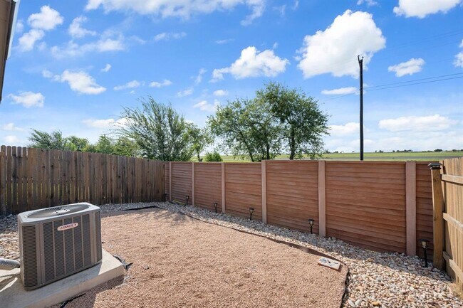 Building Photo - 603 White Steppe Way