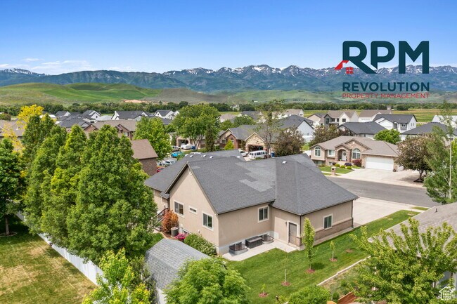 Building Photo - "Spacious 6-Bed Gem with Granite Touches & Cozy Fireplace in Morgan!"