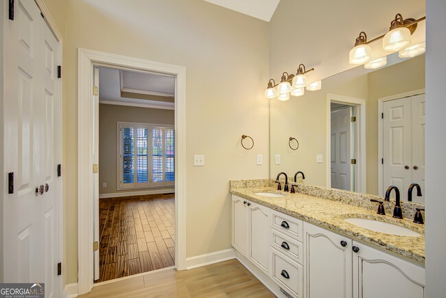 Building Photo - 112 Cottage Grove