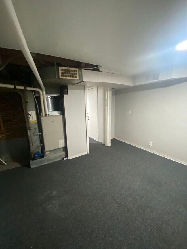 Building Photo - 303 Ivy St