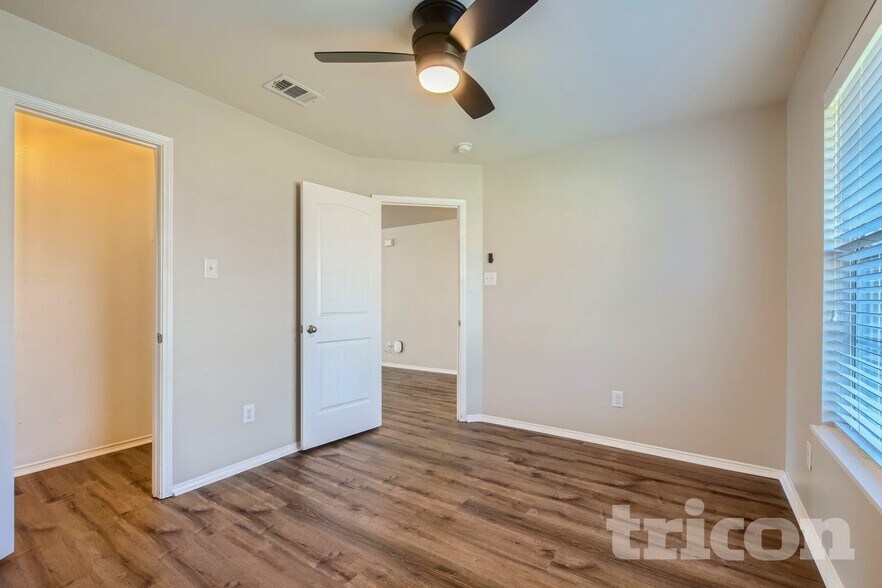 Building Photo - 208 Silver Spur Dr