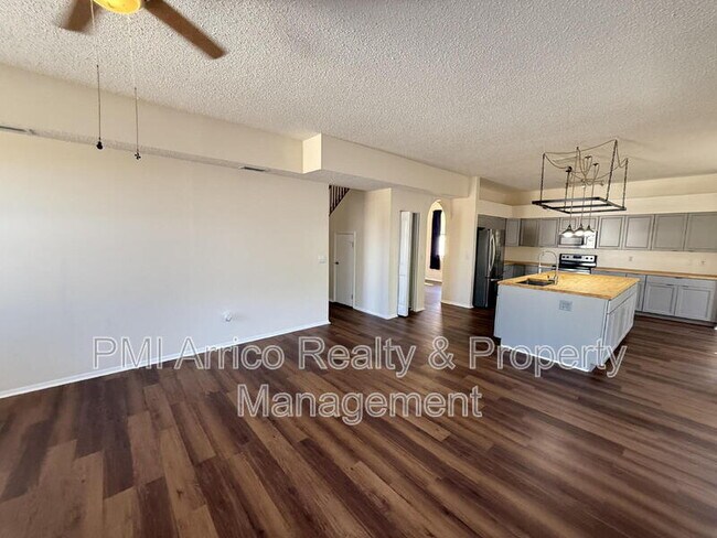 Building Photo - 12653 Longcrest Dr