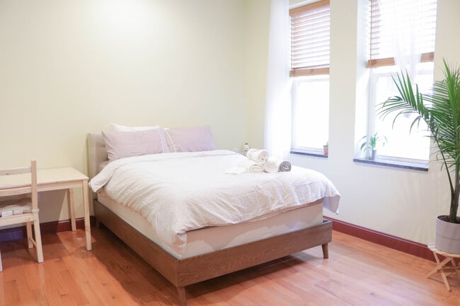 Building Photo - 334 N 13th St