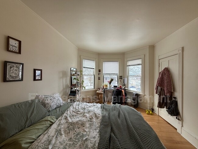 Building Photo - 384 St Paul St