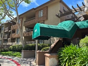 Building Photo - 8860 Villa La Jolla Dr