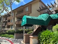 Building Photo - 8860 Villa La Jolla Dr