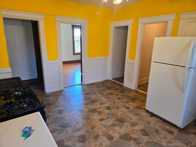 Building Photo - 67 Fox St