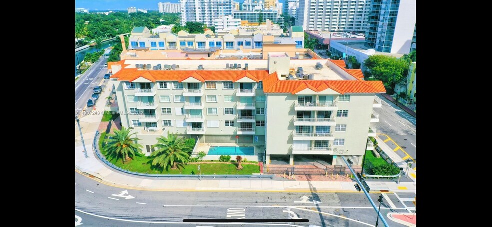 Building Photo - 2600 Collins Ave