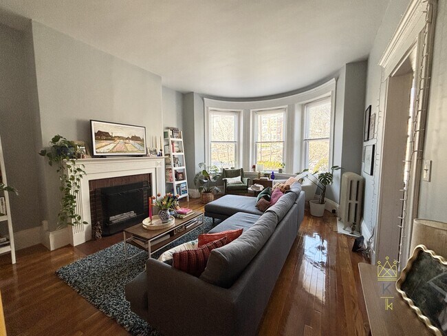 Building Photo - 1569 Beacon St