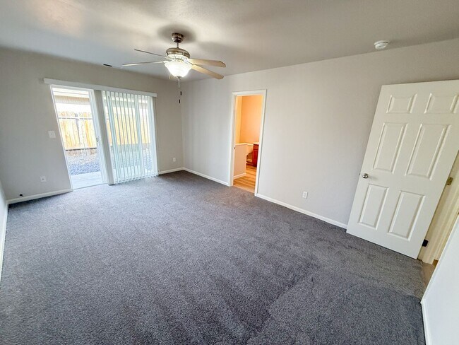 Building Photo - Three Bedroom, Two Bath House