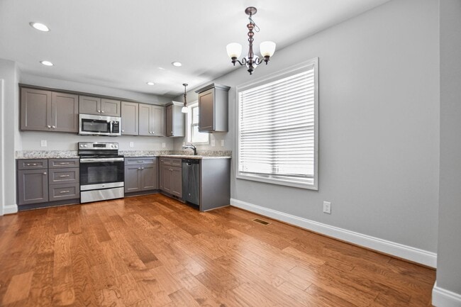 Building Photo - Pet Friendly Four Bedroom!