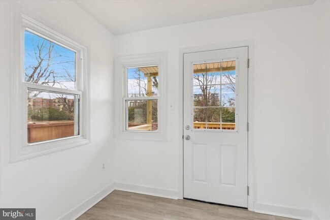 Building Photo - 537 E Duncan Ave