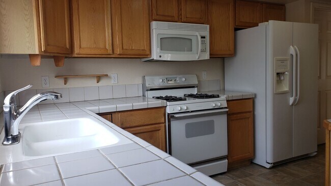 Building Photo - ONLY $2,850 PER MONTH FOR THIS SPACIOUS RANCH STYLE HOME -  2056 SQ FT / 3BDRM/2BATH/3GARAGE ON O...