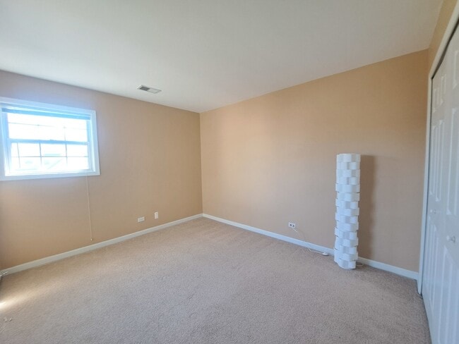 Building Photo - 2940 Heatherwood Dr