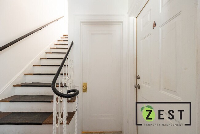 Building Photo - 17352 Roselawn St