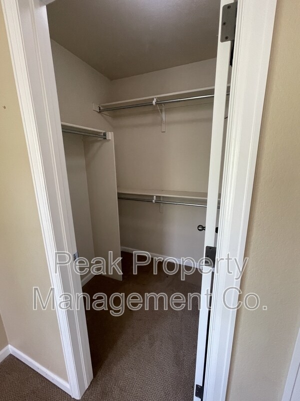 Building Photo - 1603 Robertson St