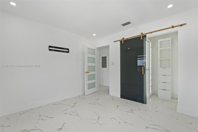 Building Photo - 8761 SW 34th St