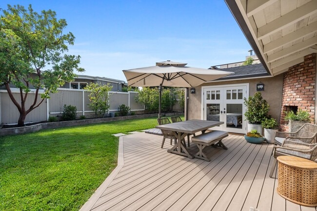 Building Photo - Stunning Single Family Home in the Heart o...