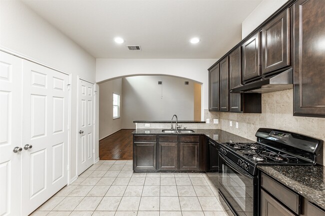 Building Photo - 6443 Wilshire Fern